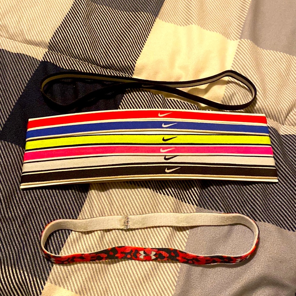 nike head bands only used the black rest like new